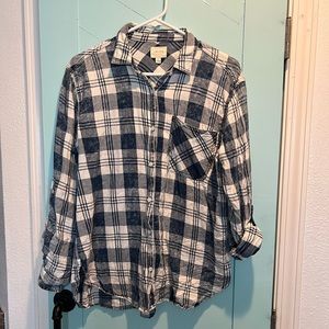 Women’s Blue & White Plaid Button Up Shirt-Excellent Condition Size Large
